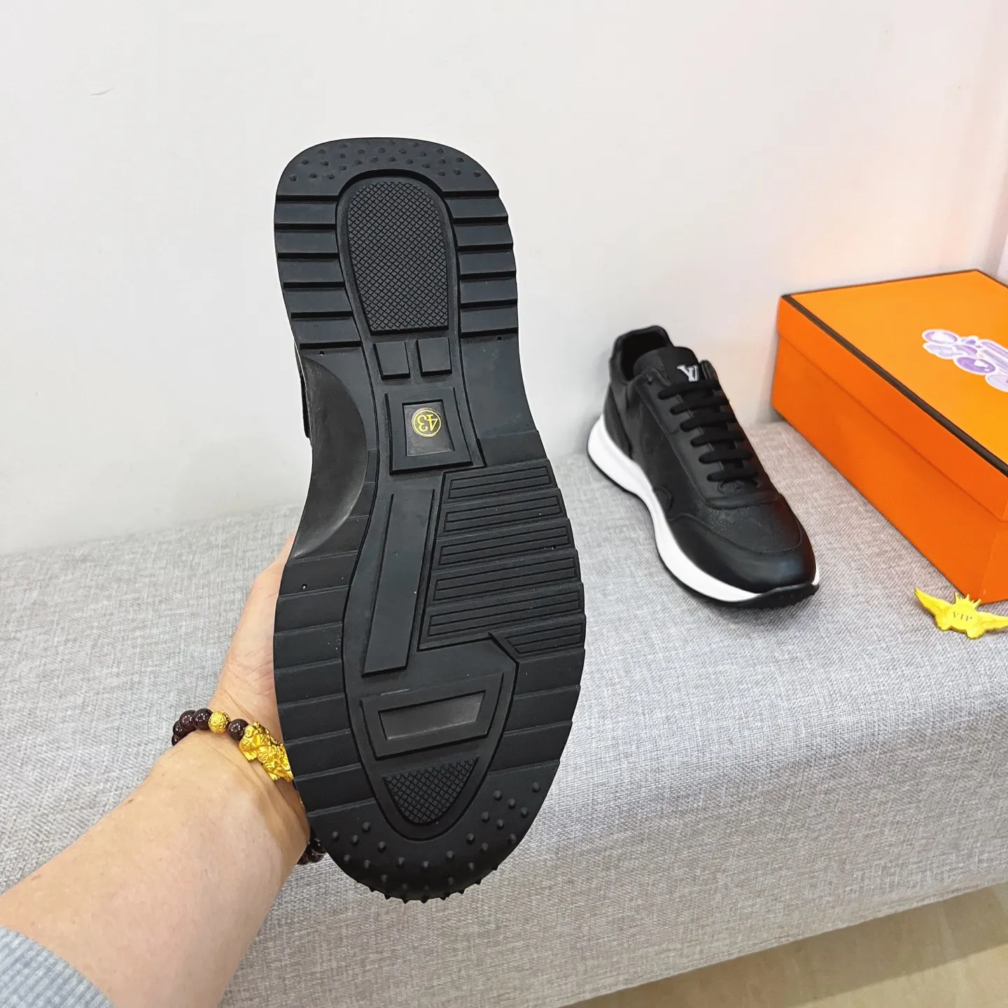 Men's shoes 💰 460💰【LV】🔥Louis Vuitton, high-end men's shoes brand official website 1:1 latest masterpiece: uppers are made of Italian imported first-layer cowhide with comfortable and breathable lining➕original non-slip and wear-resistant outsole🔥, making walking more convenient and comfortable! An exclusive new model, a stunning work, a beautiful 1:1 replica [color] compared to the official quality! Create a fashionable personality to set off your uniqueness! A must-have for trendy men! Classic🔥Size: 38-44 Color: 🔥Multiple colors available🔥.